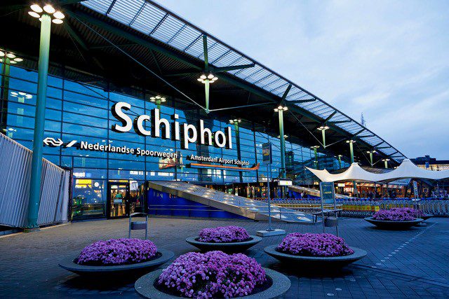 taxi van en naar schiphol