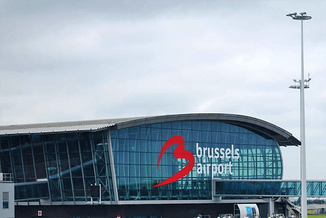 taxi vliegveld Brussel brussels airport taxivervoer Nederland taxi schiphol amsterdam airport vliegveld zeeland breskens goes vlissingen terneuzen west brabant bergen op zoom roosendaal voordelig betrouwbaar betaalbaar goedkoop stipt comfortabel