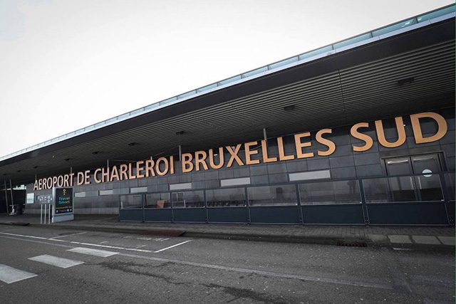 taxi vliegveld charleroi brussels south brussel zuid airport taxivervoerNederland taxi schiphol amsterdam airport vliegveld zeeland breskens goes vlissingen terneuzen west brabant bergen op zoom roosendaal voordelig betrouwbaar betaalbaar goedkoop stipt comfortabel