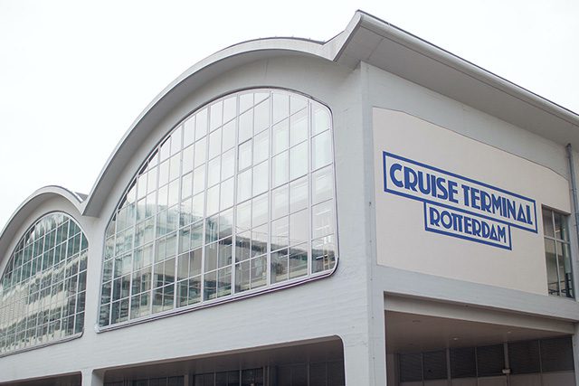 taxi cruise terminal haven port rotterdam taxivervoer Nederland taxi schiphol amsterdam airport vliegveld zeeland breskens goes vlissingen terneuzen west brabant bergen op zoom roosendaal voordelig betrouwbaar betaalbaar goedkoop stipt comfortabel
