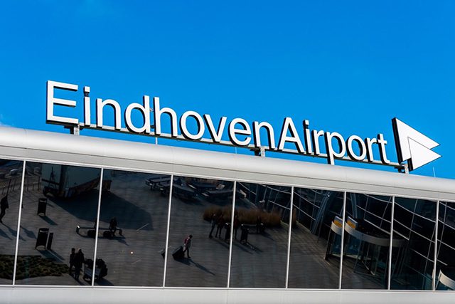 taxi vliegveld eindhoven airport taxivervoer Nederland taxi schiphol amsterdam airport vliegveld zeeland breskens goes vlissingen terneuzen west brabant bergen op zoom roosendaal voordelig betrouwbaar betaalbaar goedkoop stipt comfortabel
