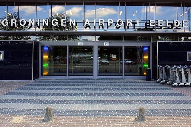 taxi vliegveld groningen eelde airport taxivervoer Nederland taxi schiphol amsterdam airport vliegveld zeeland breskens goes vlissingen terneuzen west brabant bergen op zoom roosendaal voordelig betrouwbaar betaalbaar goedkoop stipt comfortabel