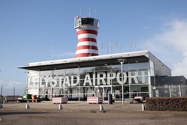 taxi vliegveld Lelystad airport taxivervoer Nederland taxi schiphol amsterdam airport vliegveld zeeland breskens goes vlissingen terneuzen west brabant bergen op zoom roosendaal voordelig betrouwbaar betaalbaar goedkoop stipt comfortabel