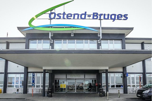 taxi vliegveld oostende brugge ostend bruges airport taxivervoer Nederland taxi schiphol amsterdam airport vliegveld zeeland breskens goes vlissingen terneuzen west brabant bergen op zoom roosendaal voordelig betrouwbaar betaalbaar goedkoop stipt comfortabel